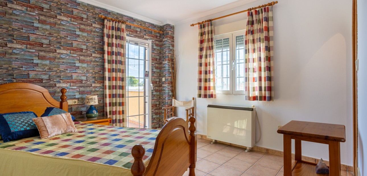 Herverkoop - Detached Villa -
Elche - La Hoya