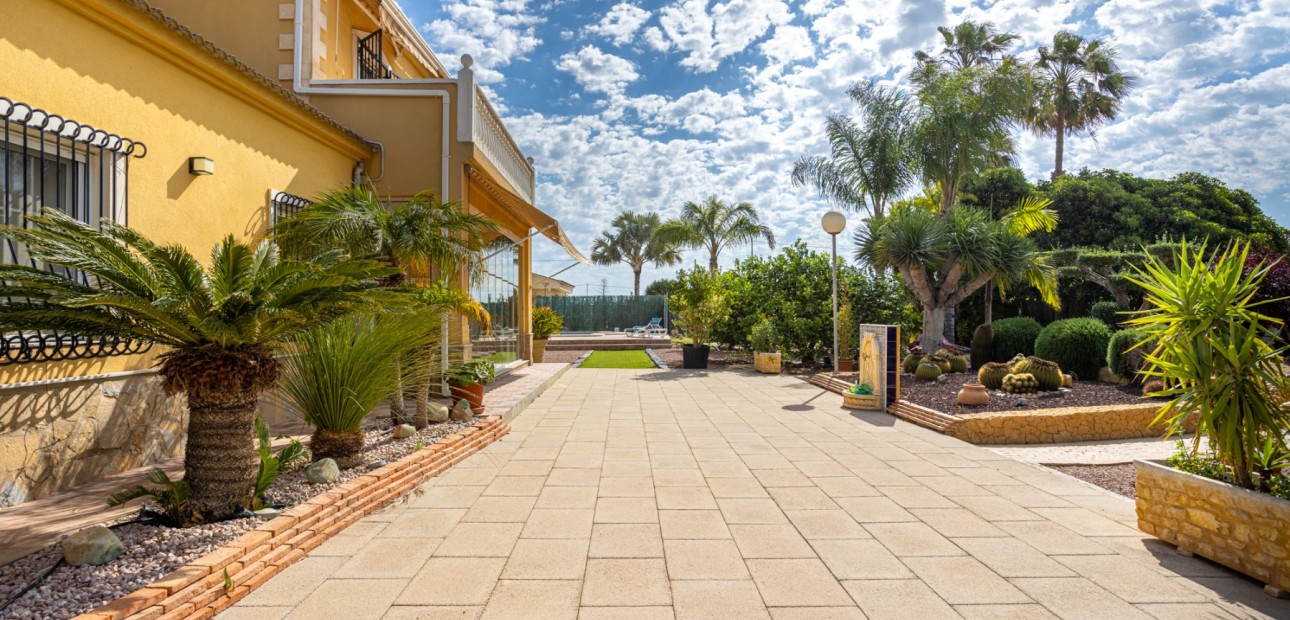 Herverkoop - Detached Villa -
Elche - La Hoya
