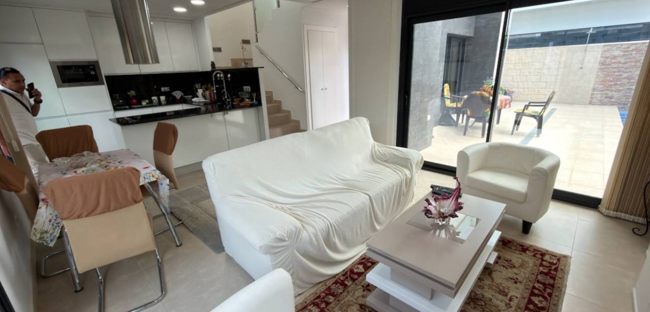 Sale - Villa -
Benijofar