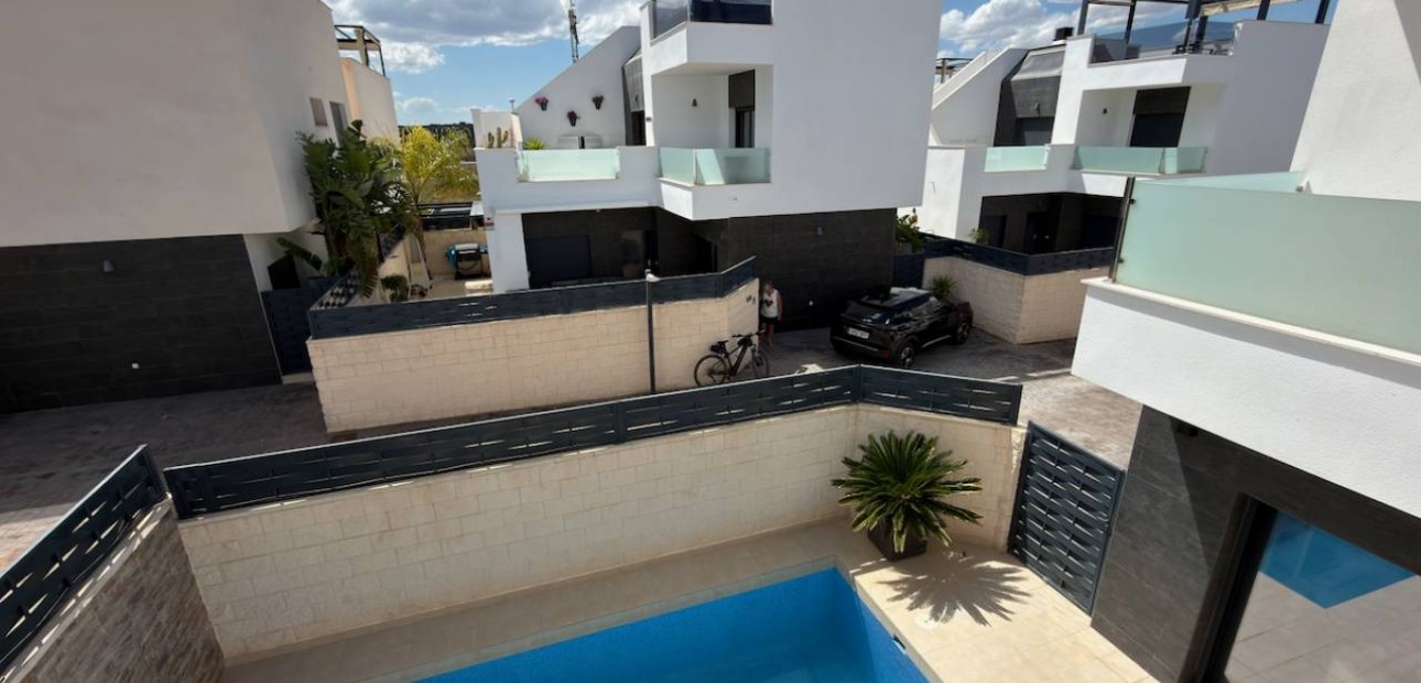 Sale - Villa -
Benijofar