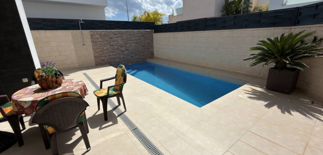 Sale - Villa -
Benijofar