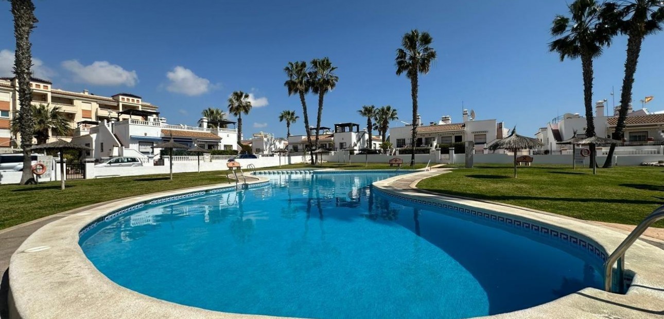Sale - Apartment / flat -
Orihuela Costa - La Chismosa