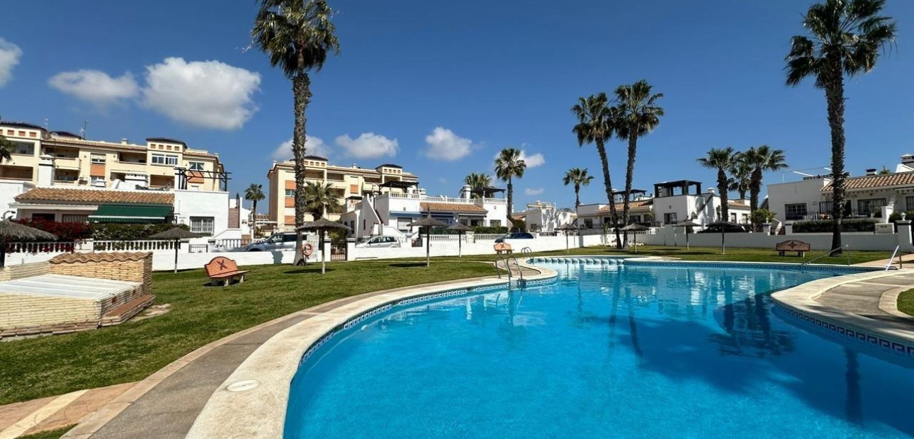 Sale - Apartment / flat -
Orihuela Costa - La Chismosa