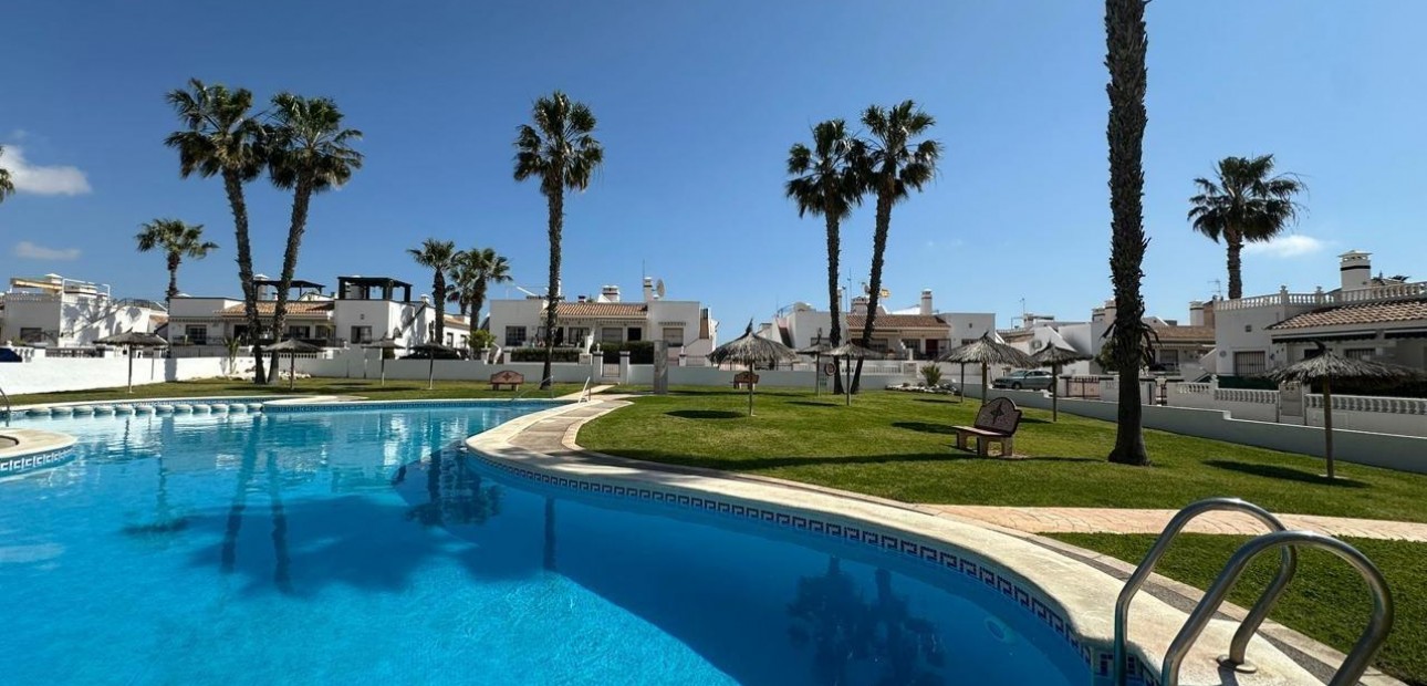 Sale - Apartment / flat -
Orihuela Costa - La Chismosa