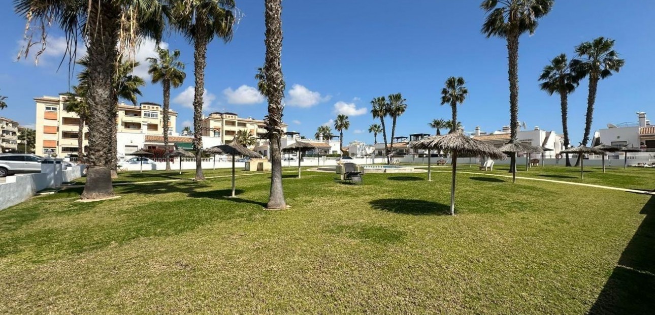 Sale - Apartment / flat -
Orihuela Costa - La Chismosa