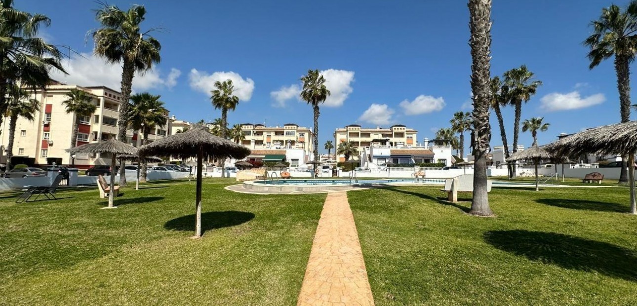 Sale - Apartment / flat -
Orihuela Costa - La Chismosa