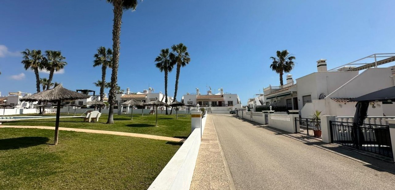 Sale - Apartment / flat -
Orihuela Costa - La Chismosa