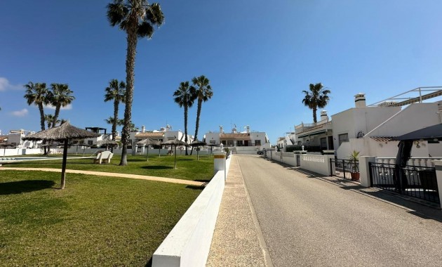Sale - Apartment / flat -
Orihuela Costa - La Chismosa