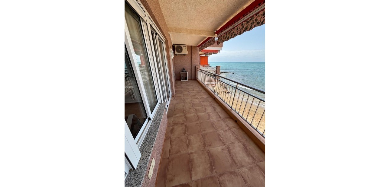 Sale - Apartment / flat -
Torrevieja - Los Frutales