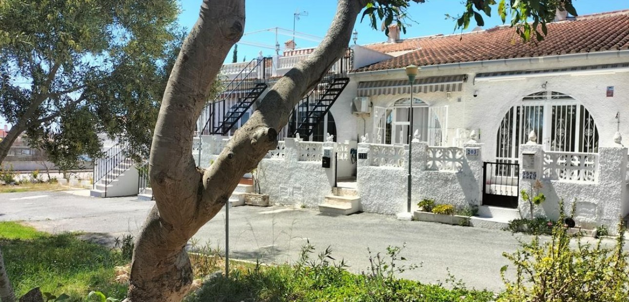 Sale - Bungalow -
Torrevieja - La Siesta - El Salado - Torreta