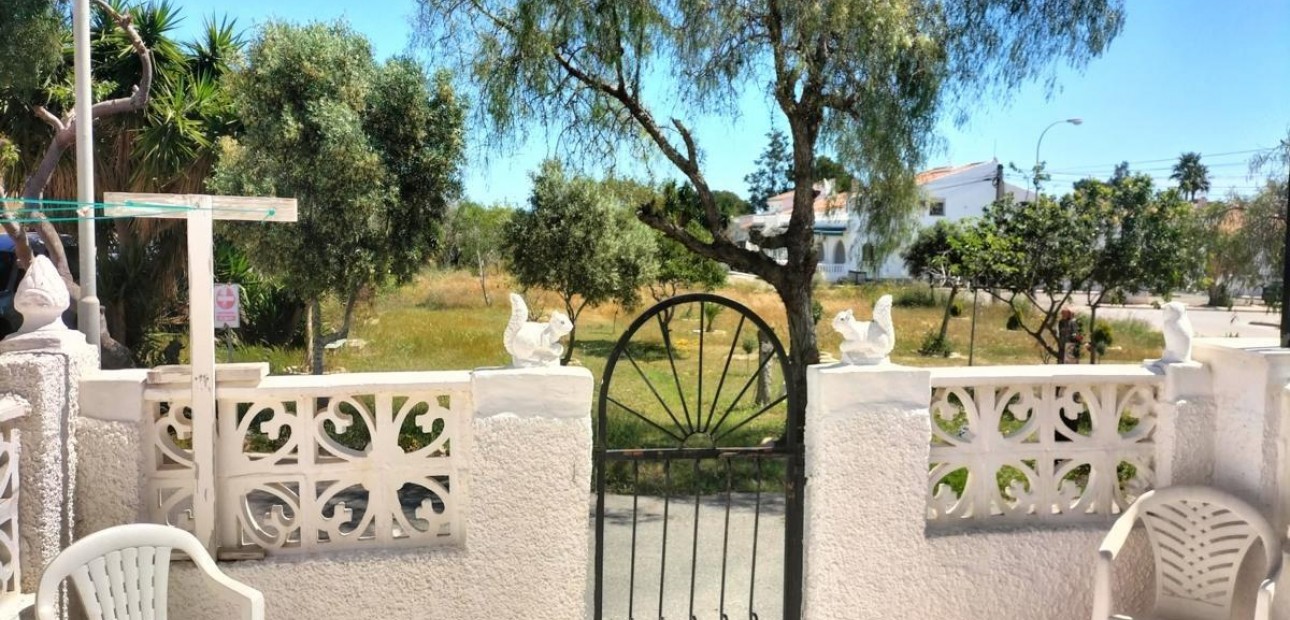 Sale - Bungalow -
Torrevieja - La Siesta - El Salado - Torreta