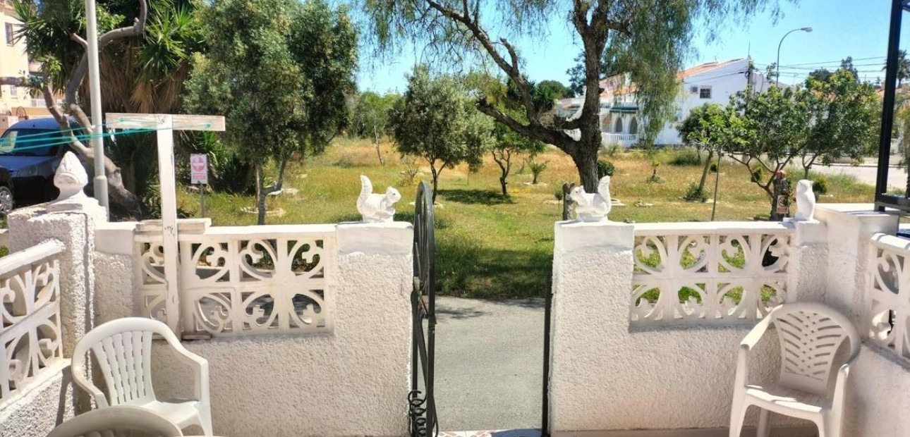 Sale - Bungalow -
Torrevieja - La Siesta - El Salado - Torreta