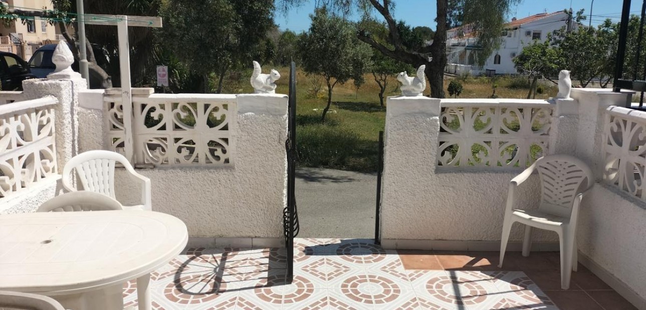 Sale - Bungalow -
Torrevieja - La Siesta - El Salado - Torreta
