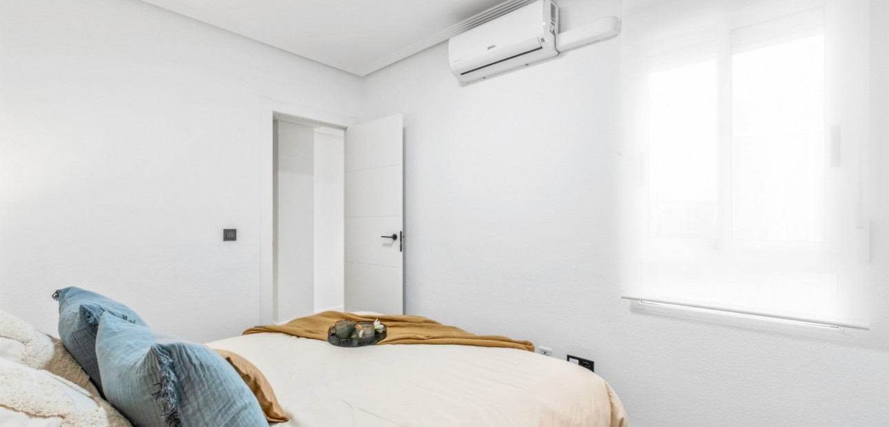Sale - Apartment / flat -
Orihuela Costa - Playa Flamenca