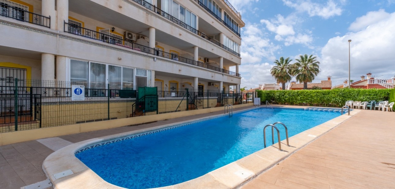 Sale - Apartment / flat -
Orihuela Costa - Playa Flamenca