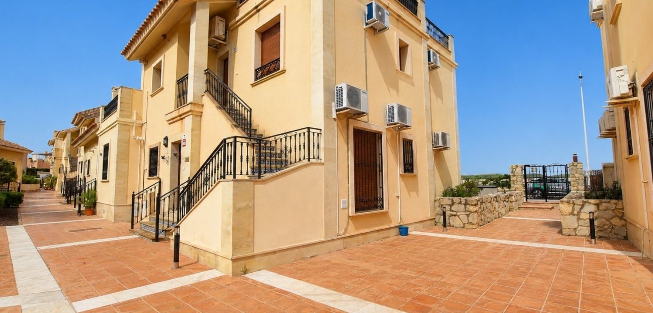 Sale - Apartment / flat -
Algorfa - La Finca Golf Resort