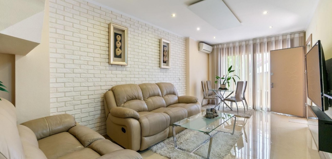 Sale - Townhouse -
Torrevieja - Aguas Nuevas