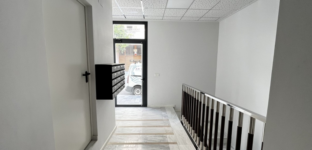 Sale - Apartment / flat -
Torrevieja - Playa Del Cura