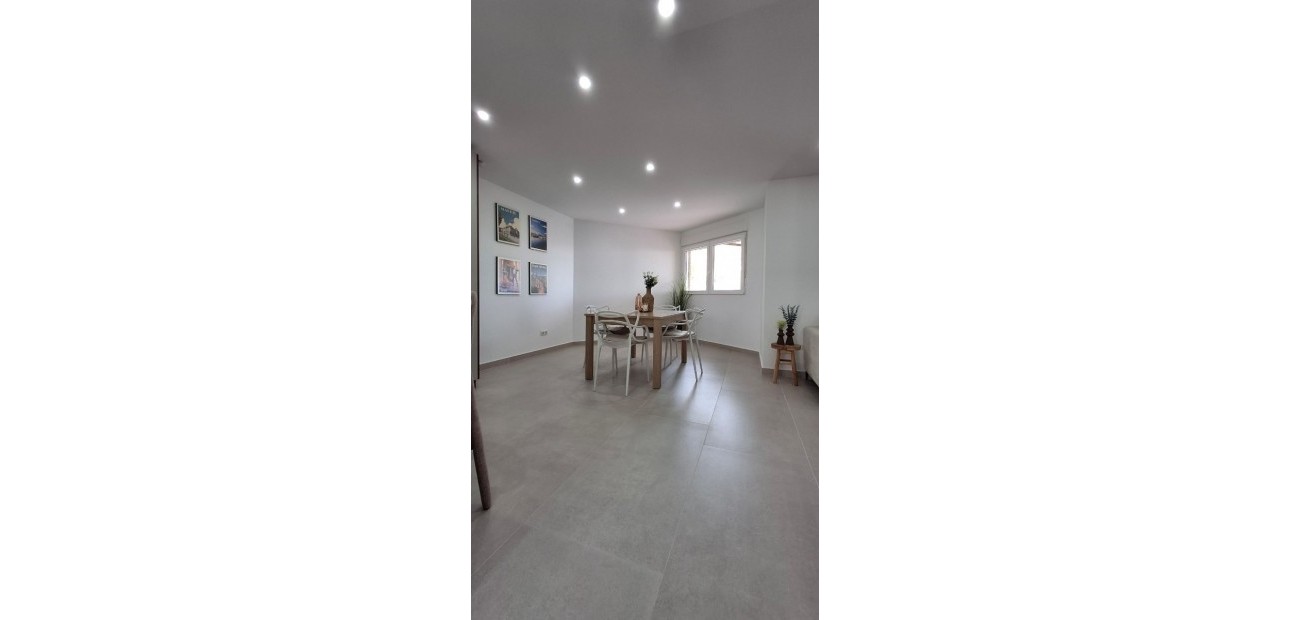 Venta - Apartamento / piso -
Torrevieja - Playa Acequion