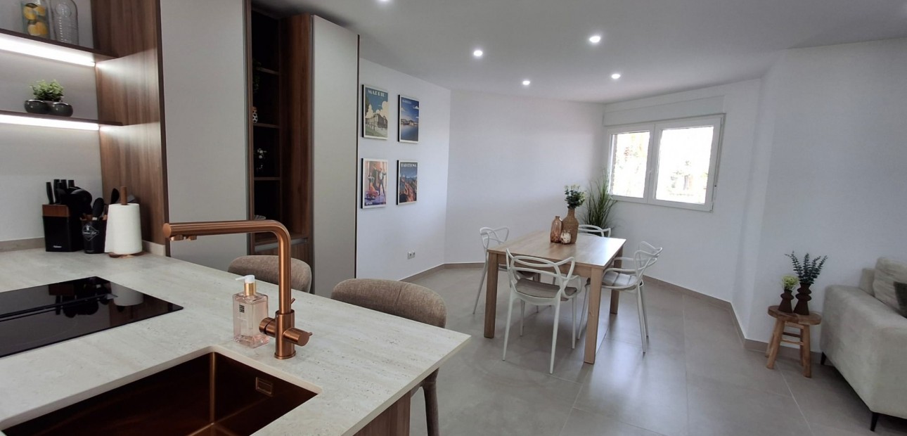 Venta - Apartamento / piso -
Torrevieja - Playa Acequion