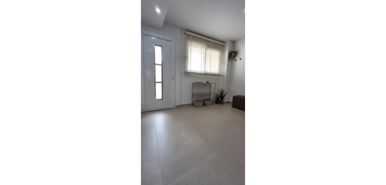 Venta - Apartamento / piso -
Torrevieja - Playa Acequion