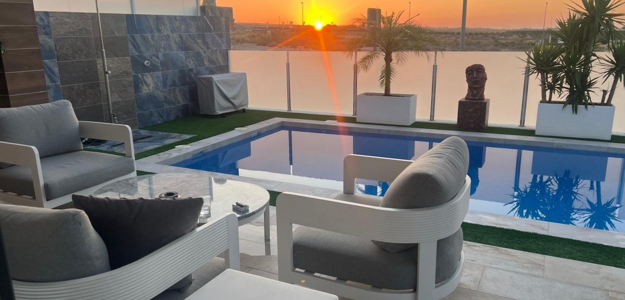 Sale - Detached Villa -
Los Montesinos - Entre Naranjos / Vistabella Golf