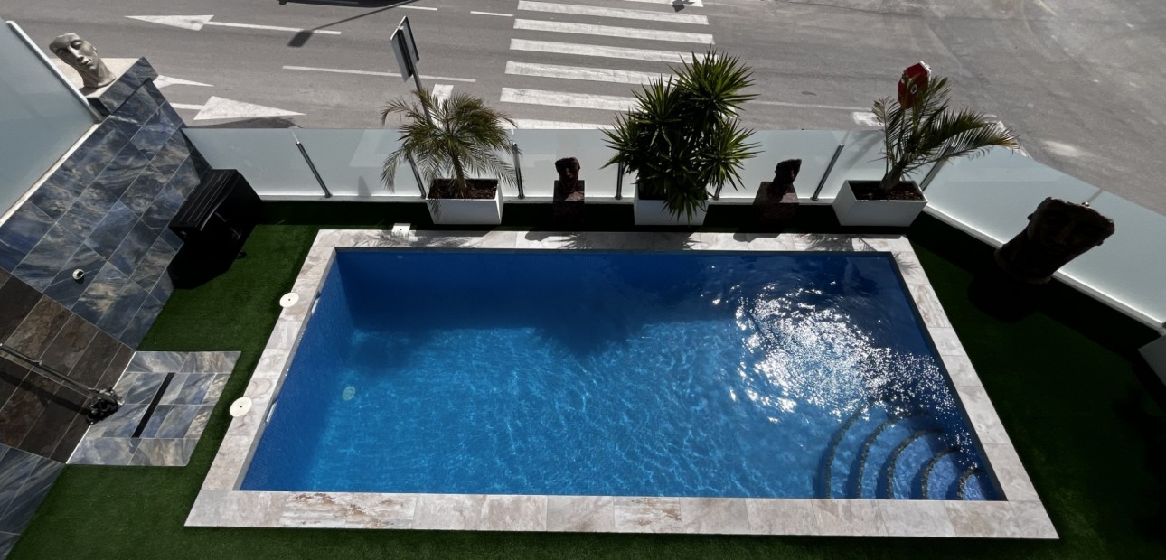 Sale - Detached Villa -
Los Montesinos - Entre Naranjos / Vistabella Golf