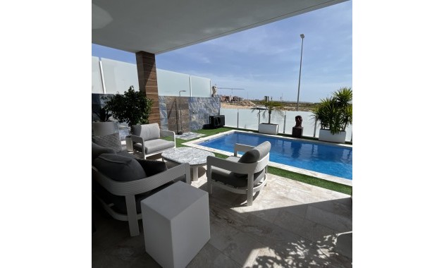 Sale - Detached Villa -
Los Montesinos - Entre Naranjos / Vistabella Golf