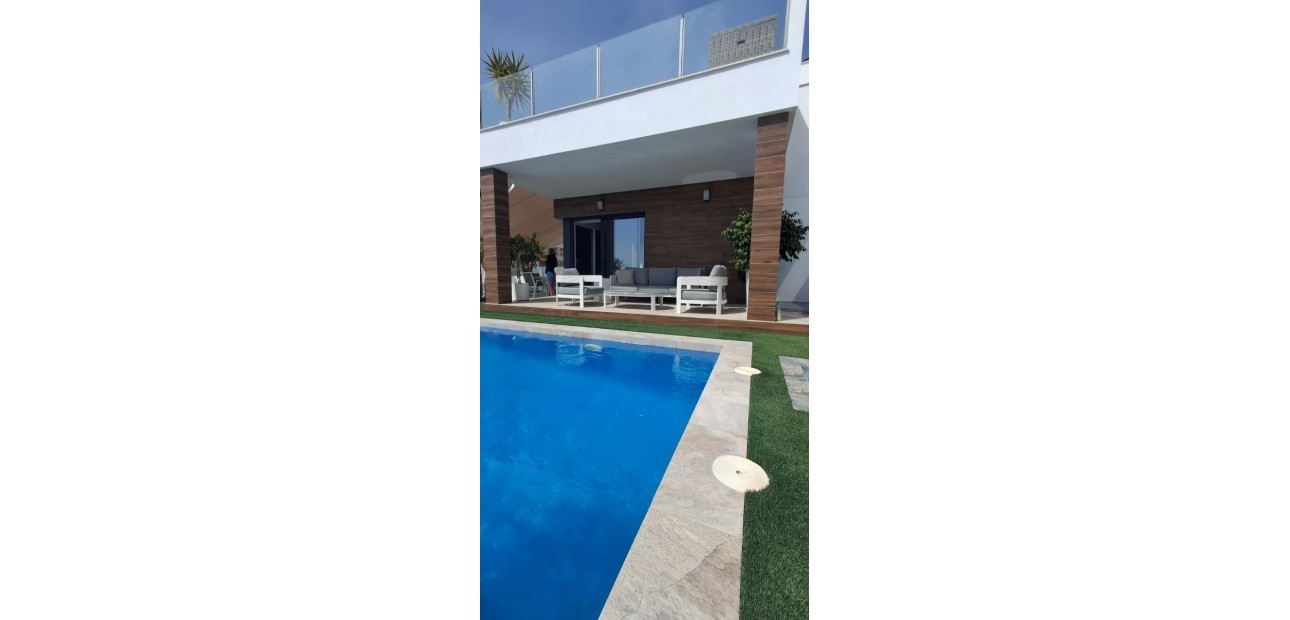 Sale - Detached Villa -
Los Montesinos - Entre Naranjos / Vistabella Golf