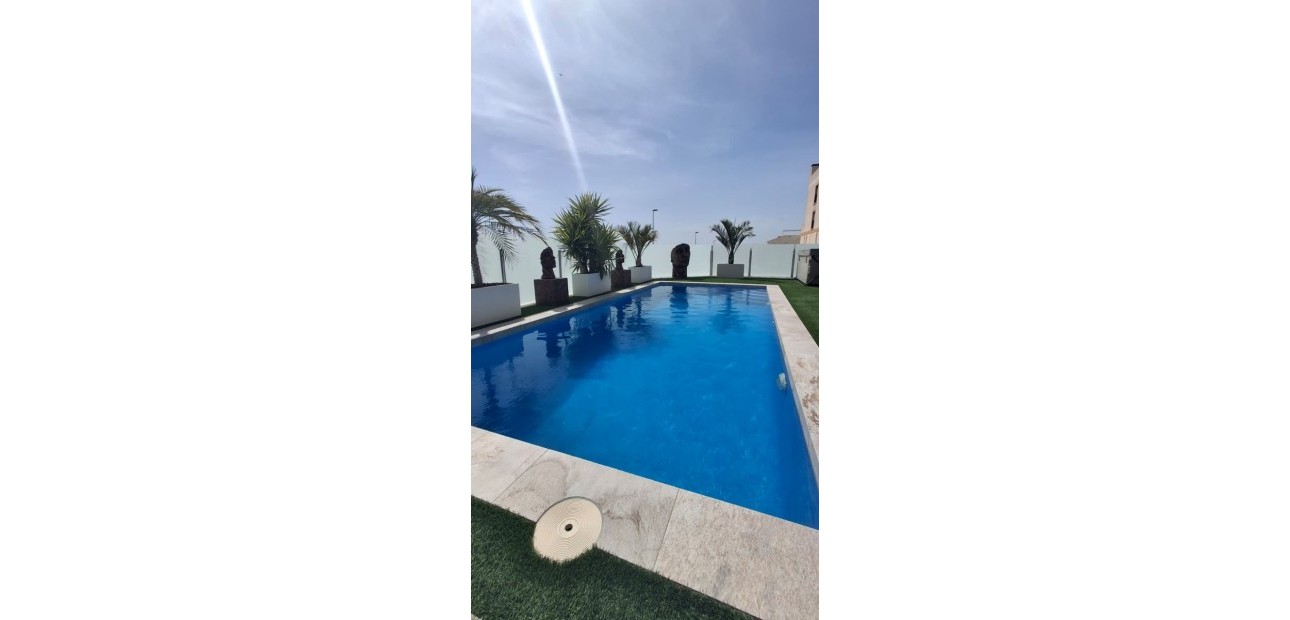 Sale - Detached Villa -
Los Montesinos - Entre Naranjos / Vistabella Golf