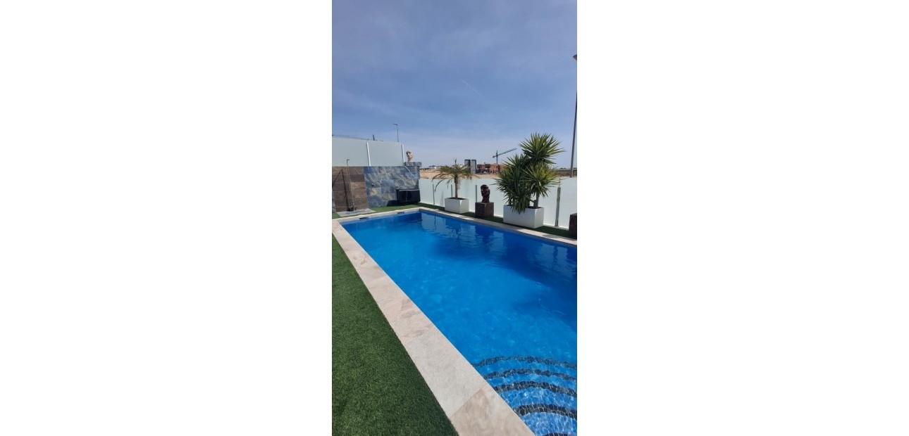 Sale - Detached Villa -
Los Montesinos - Entre Naranjos / Vistabella Golf