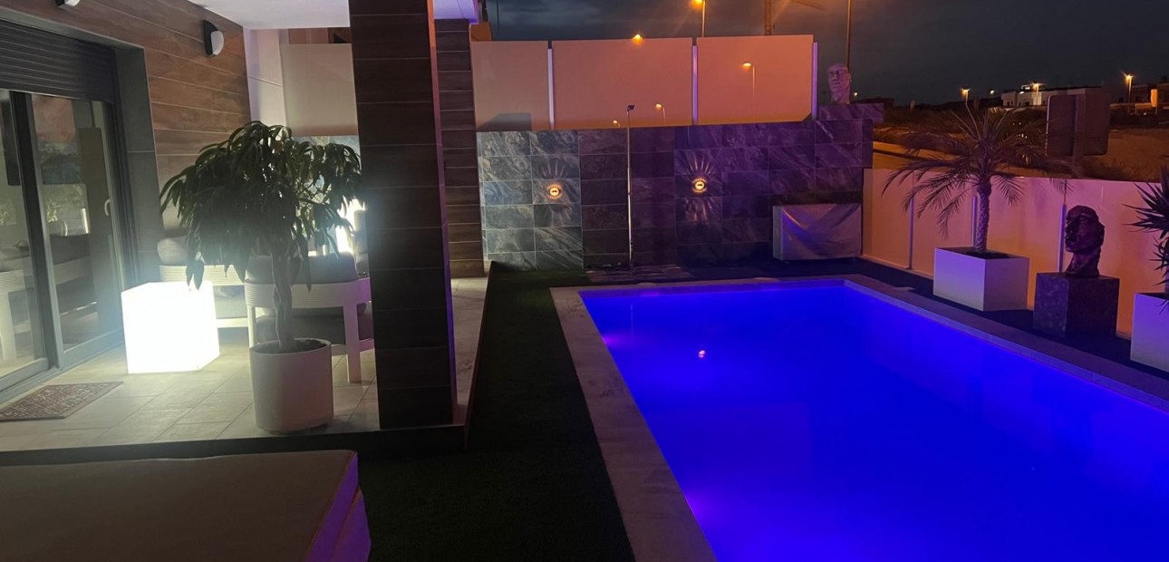 Sale - Detached Villa -
Los Montesinos - Entre Naranjos / Vistabella Golf