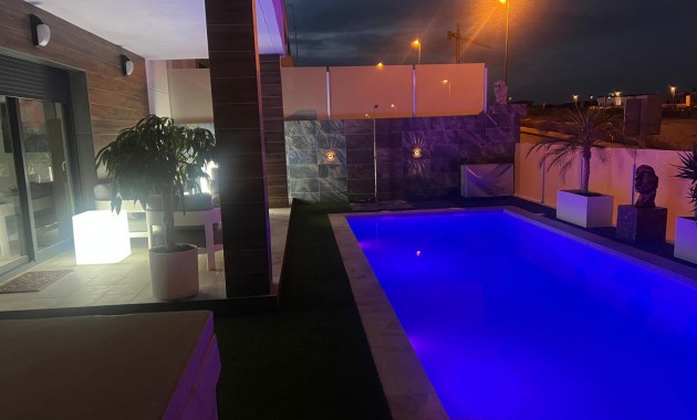 Sale - Detached Villa -
Los Montesinos - Entre Naranjos / Vistabella Golf