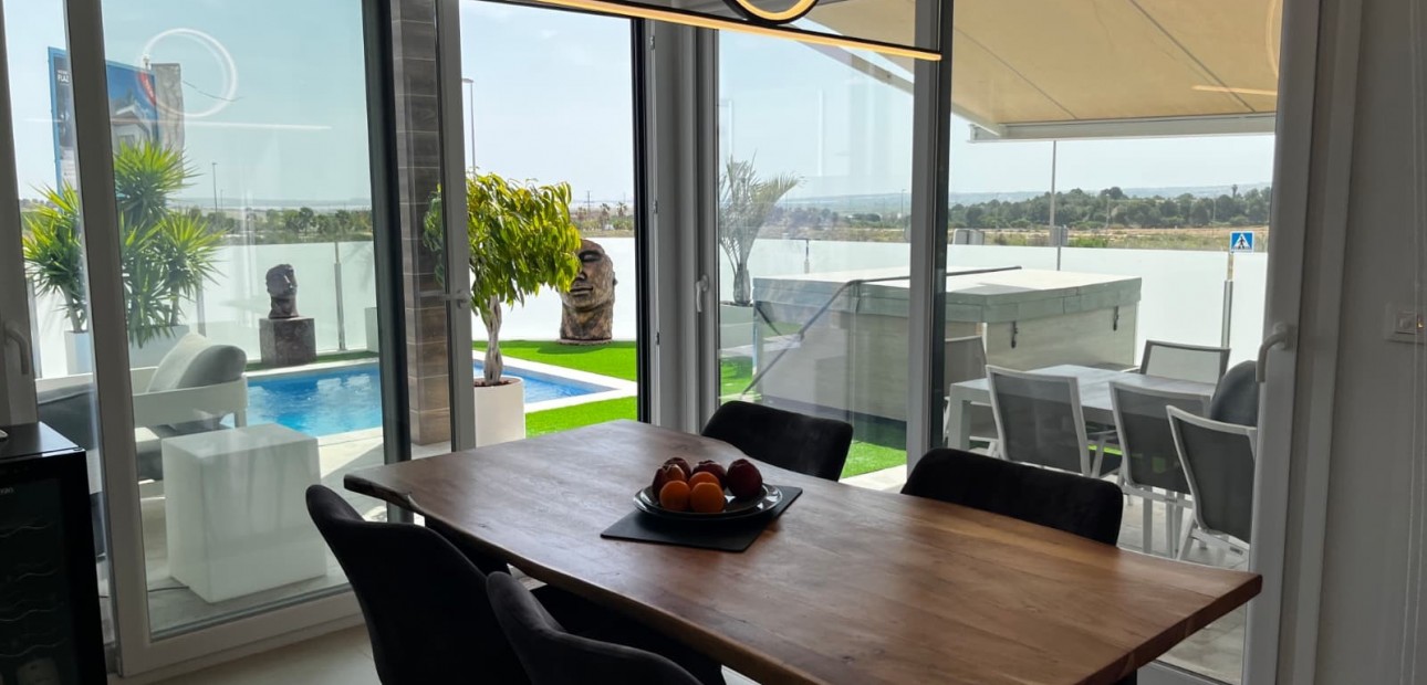 Sale - Detached Villa -
Los Montesinos - Entre Naranjos / Vistabella Golf