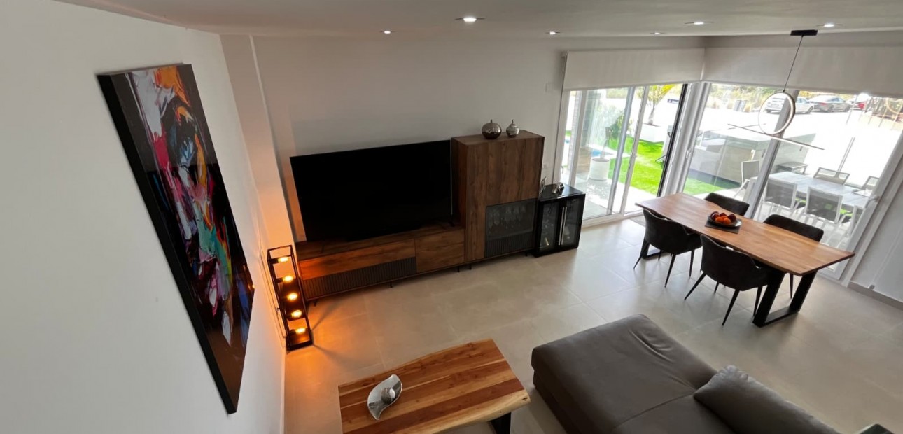 Sale - Detached Villa -
Los Montesinos - Entre Naranjos / Vistabella Golf
