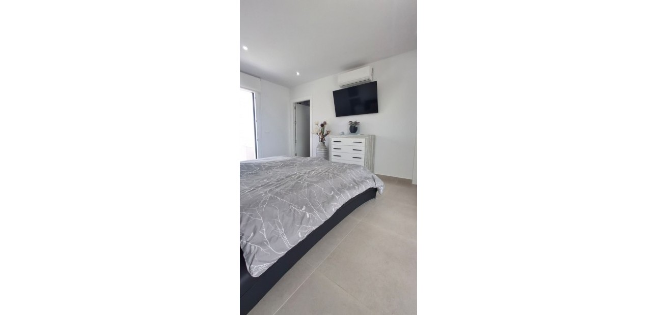 Sale - Detached Villa -
Los Montesinos - Entre Naranjos / Vistabella Golf