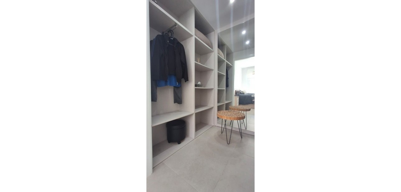 Sale - Detached Villa -
Los Montesinos - Entre Naranjos / Vistabella Golf