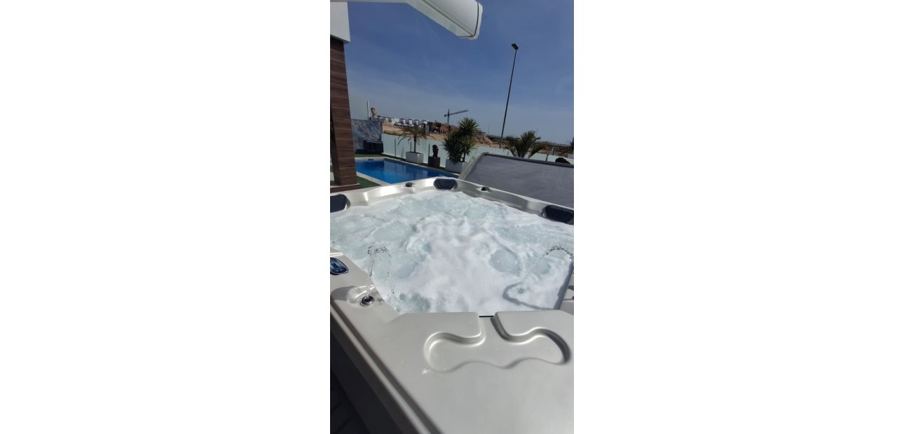 Sale - Detached Villa -
Los Montesinos - Entre Naranjos / Vistabella Golf