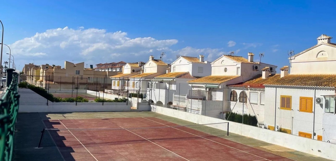Sale - Bungalow -
Torrevieja - Torre la mata