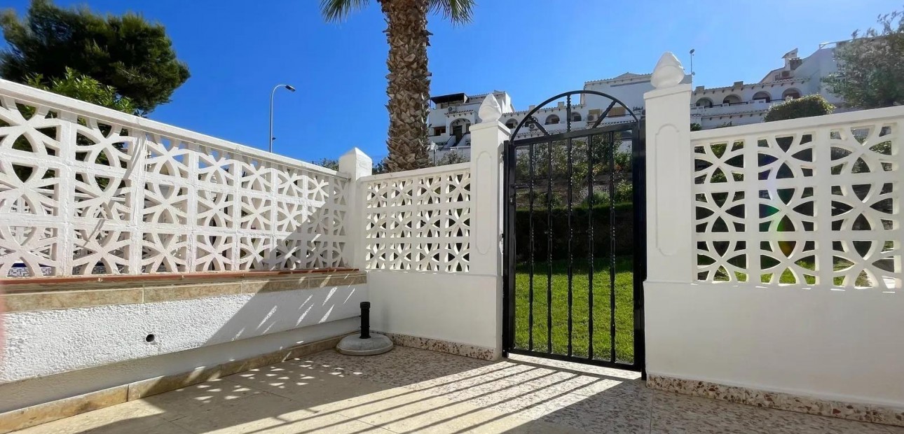 Sale - Bungalow -
Torrevieja - Torre la mata