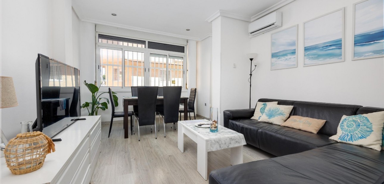 Sale - Apartment / flat -
Torrevieja - Centro