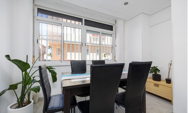 Sale - Apartment / flat -
Torrevieja - Centro