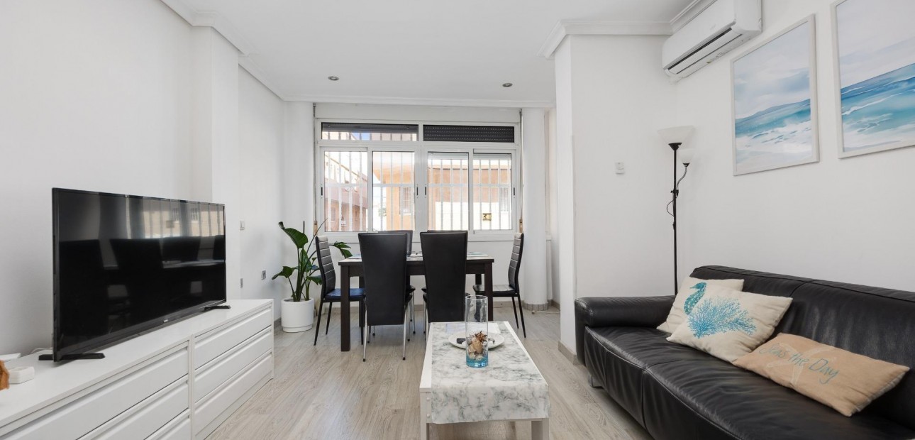 Sale - Apartment / flat -
Torrevieja - Centro