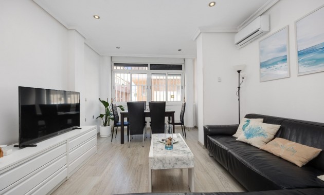 Sale - Apartment / flat -
Torrevieja - Centro