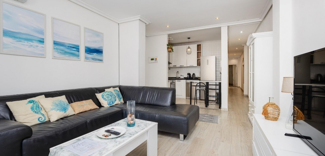 Sale - Apartment / flat -
Torrevieja - Centro