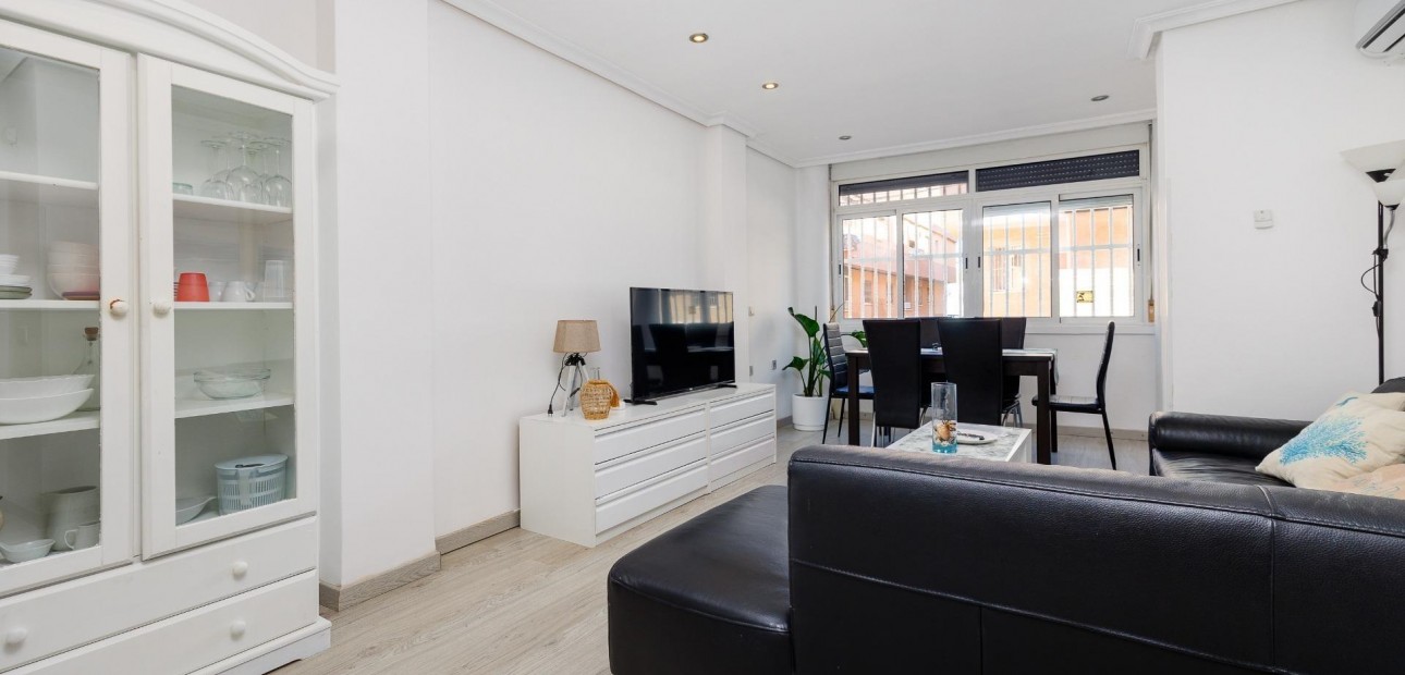 Sale - Apartment / flat -
Torrevieja - Centro