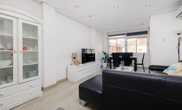 Sale - Apartment / flat -
Torrevieja - Centro