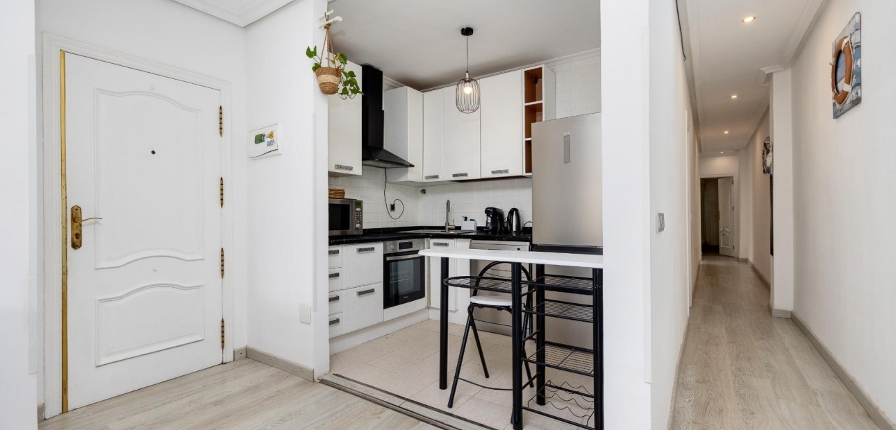 Sale - Apartment / flat -
Torrevieja - Centro
