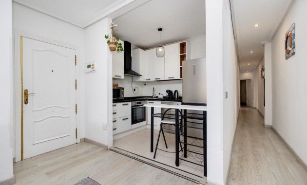 Sale - Apartment / flat -
Torrevieja - Centro