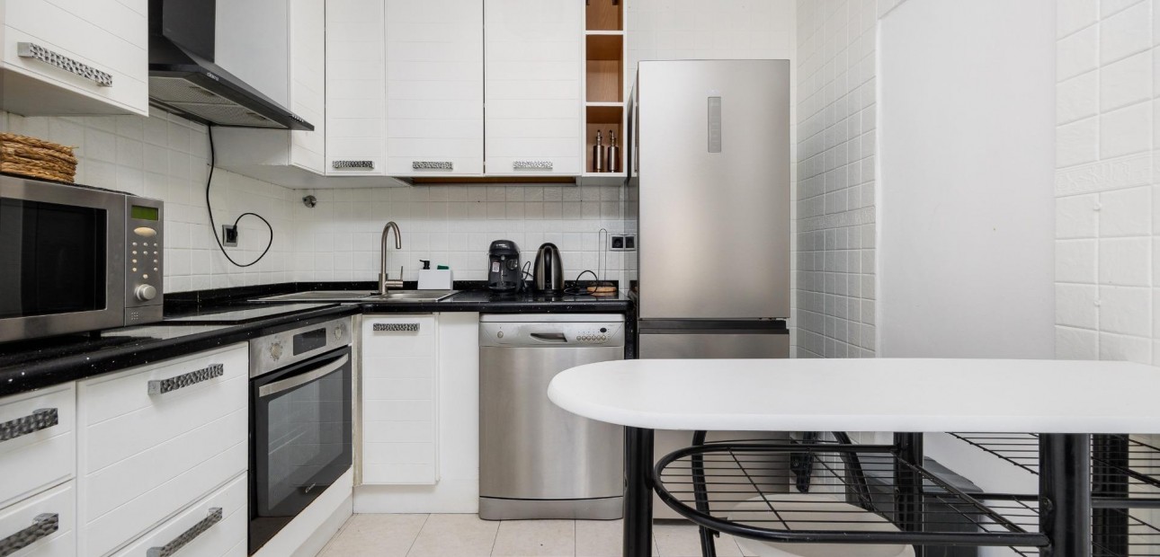 Sale - Apartment / flat -
Torrevieja - Centro
